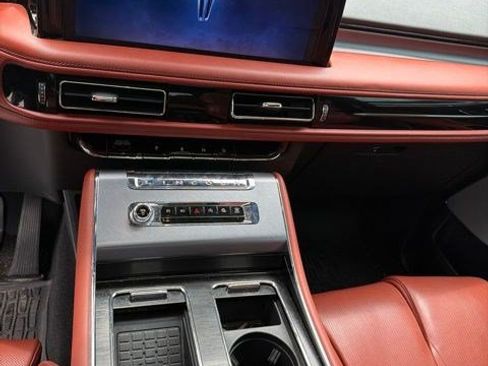 Used 2025 Lincoln Aviator Reserve w/ Equipment Group 201A AWD/4WD image 14