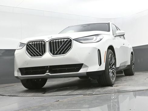 Used 2025 BMW X3 xDrive30i w/ Premium Package image 48