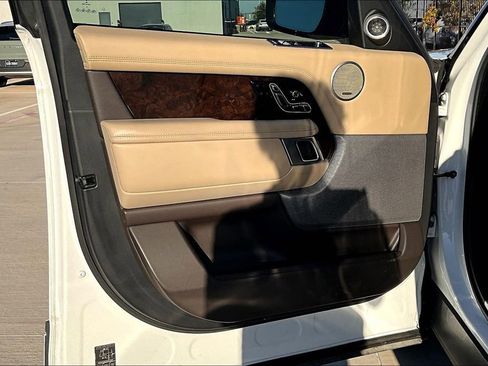 Used 2018 Land Rover Range Rover Supercharged image 23