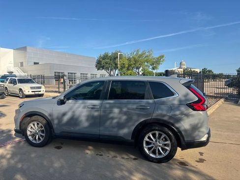 Used 2025 Honda CR-V EX image 8