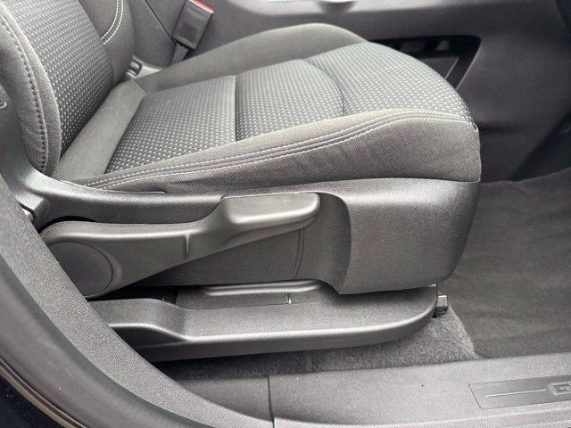 Used 2024 GMC Terrain SLE w/ Driver Convenience Package FWD image 29
