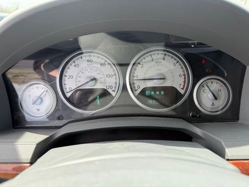 Used 2008 Chrysler Town & Country Touring image 13