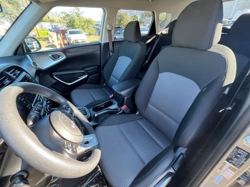 Used 2025 Kia Soul LX w/ LX Technology Package image 34