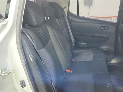 Used 2022 Nissan Leaf SV w/ SV Technology Package image 31