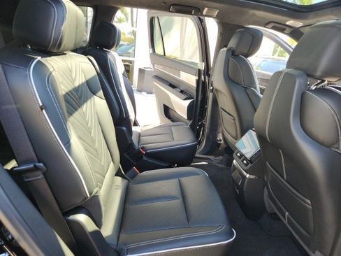 Used 2026 Cadillac Vistiq Platinum image 22