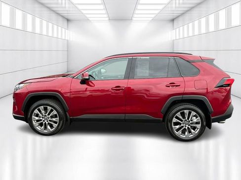 Used 2023 Toyota RAV4 XLE Premium image 8