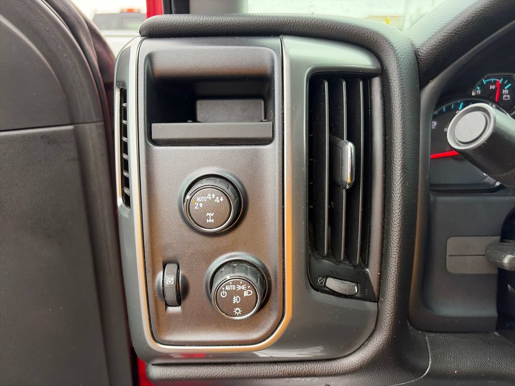 Used 2018 Chevrolet Silverado 1500 LT w/ All Star Edition AWD/4WD image 17