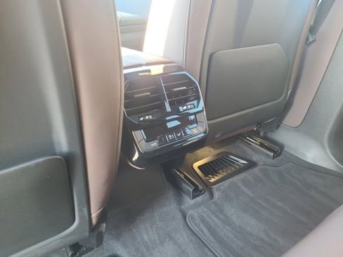 Used 2023 BMW iX xDrive50 image 33