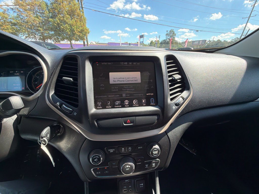 Used 2015 Jeep Cherokee Latitude w/ Cold Weather Group AWD/4WD image 21