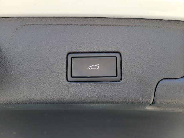 Used 2023 Volkswagen Atlas Cross Sport SE w/ Panoramic Sunroof Package FWD image 9