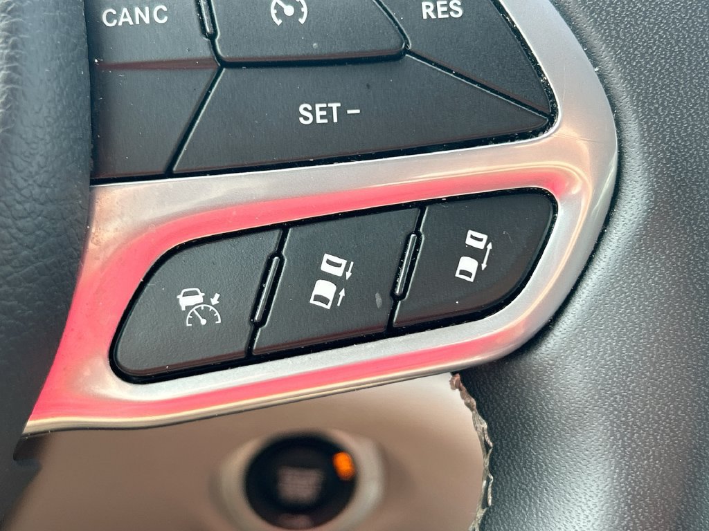 Used 2024 Chrysler Pacifica Touring-L FWD image 17