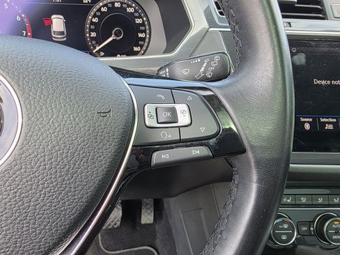 Used 2018 Volkswagen Tiguan SEL Premium image 29