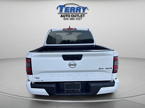 Used 2023 Nissan Frontier SV image 6