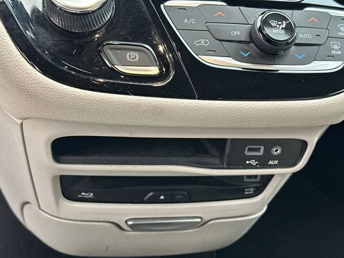 Used 2018 Chrysler Pacifica Limited w/ Advanced Safetytec Group image 30