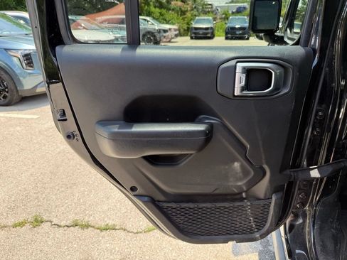 Used 2024 Jeep Wrangler Unlimited Sport AWD/4WD image 10