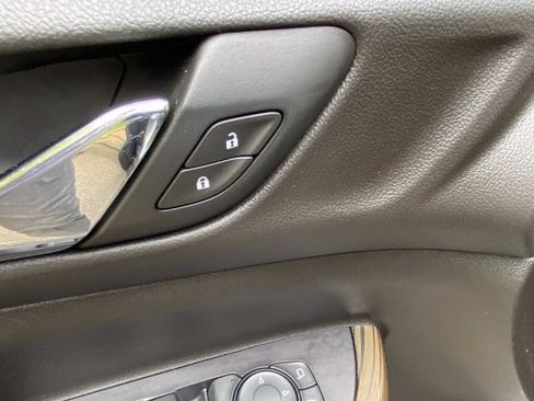 Used 2022 GMC Acadia SLE FWD image 15