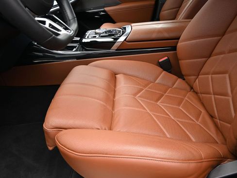 Certified 2025 BMW 740i 740i image 13