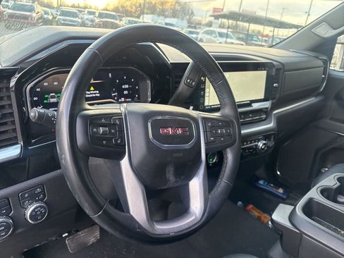 Used 2024 GMC Sierra 1500 SLT image 4