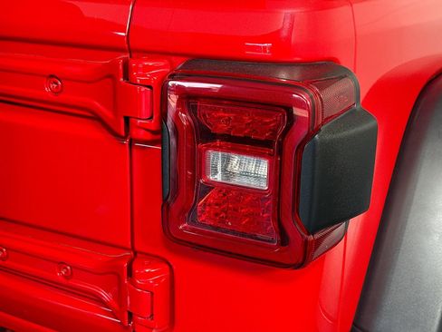 Used 2022 Jeep Wrangler Unlimited Rubicon 4xe w/ Cold Weather Group image 34