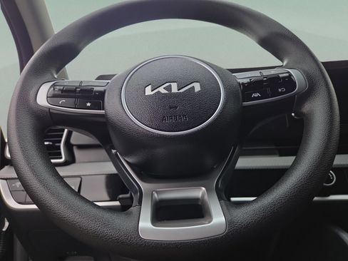 Used 2025 Kia Sportage LX image 11