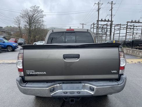 Used 2014 Toyota Tacoma 4x4 Double Cab w/ TRD Off-Road Package image 4