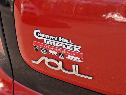 Used 2017 Kia Soul + FWD image 17
