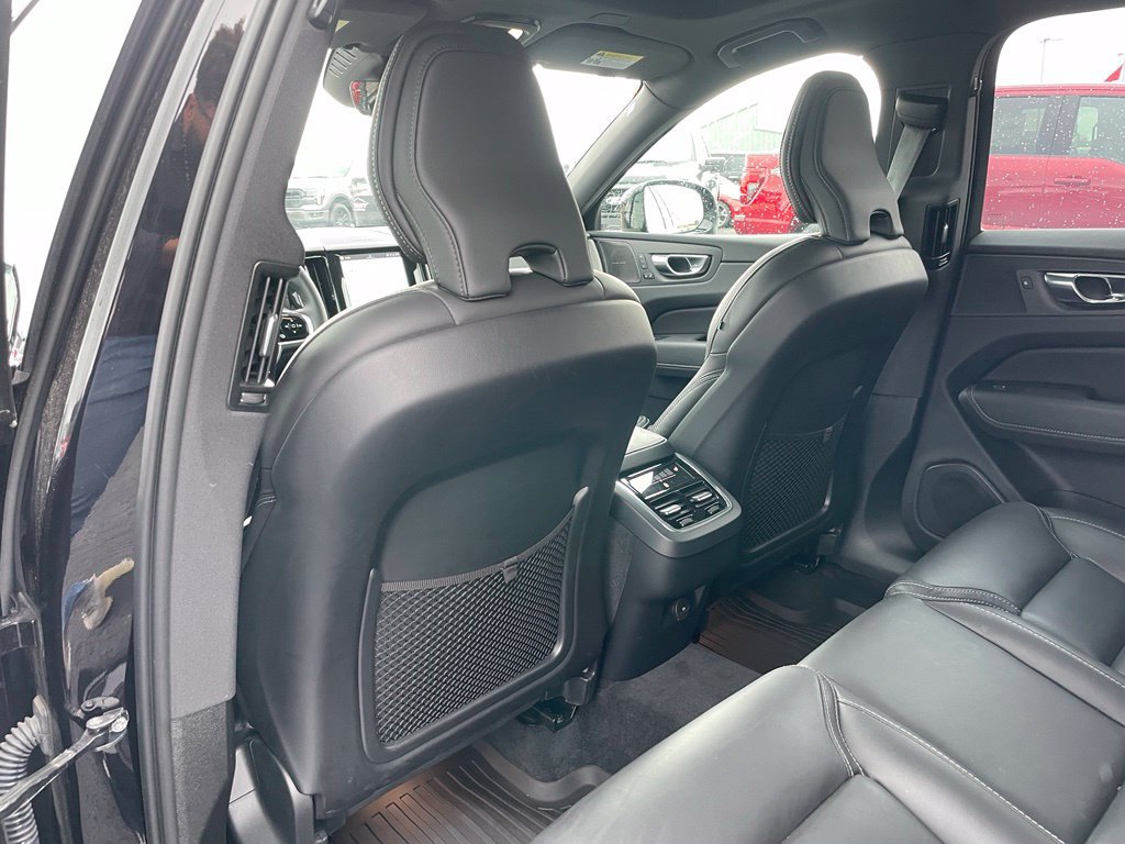 Used 2024 Volvo XC60 B5 Ultimate w/ Protection Package Premier AWD/4WD image 45