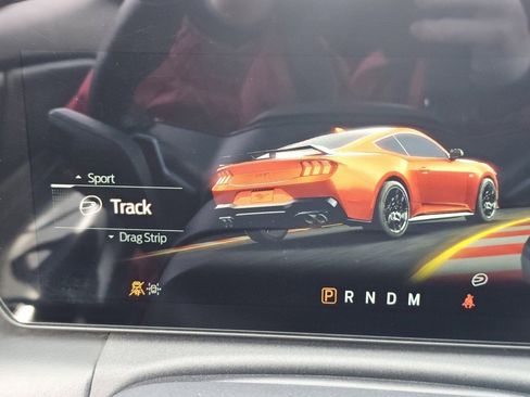 Used 2025 Ford Mustang GT Premium image 9