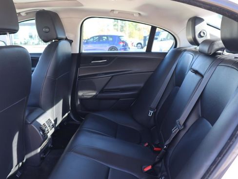 Used 2019 Jaguar XE Premium image 20