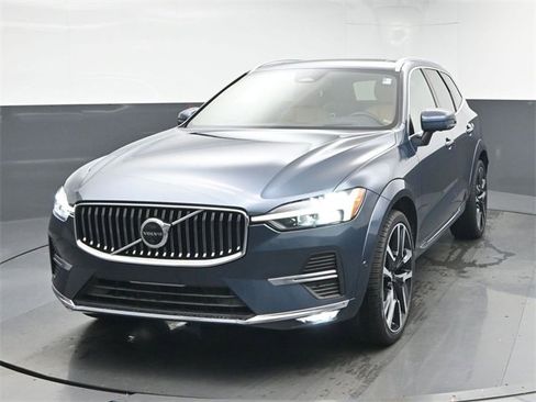 Used 2023 Volvo XC60 B5 Ultimate w/ Protection Package Premier image 3