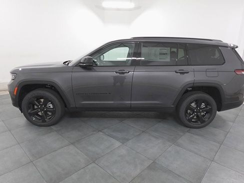 New 2025 Jeep Grand Cherokee L Altitude image 2