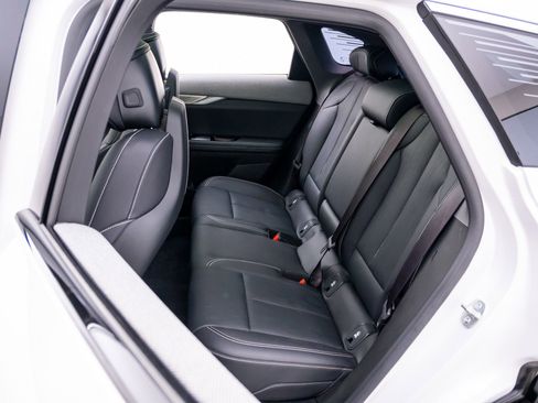Certified 2025 Cadillac Optiq Luxury 2 w/ LPO, Floor Liner Package AWD/4WD image 20