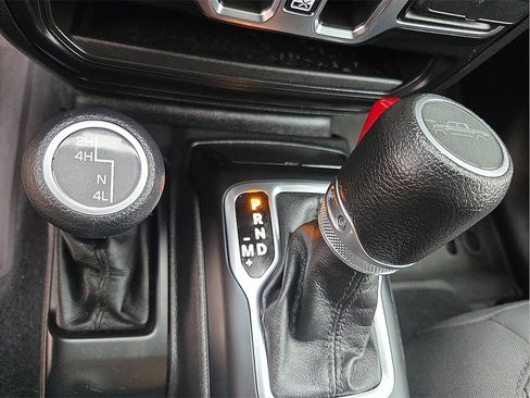 Used 2023 Jeep Gladiator Willys image 17