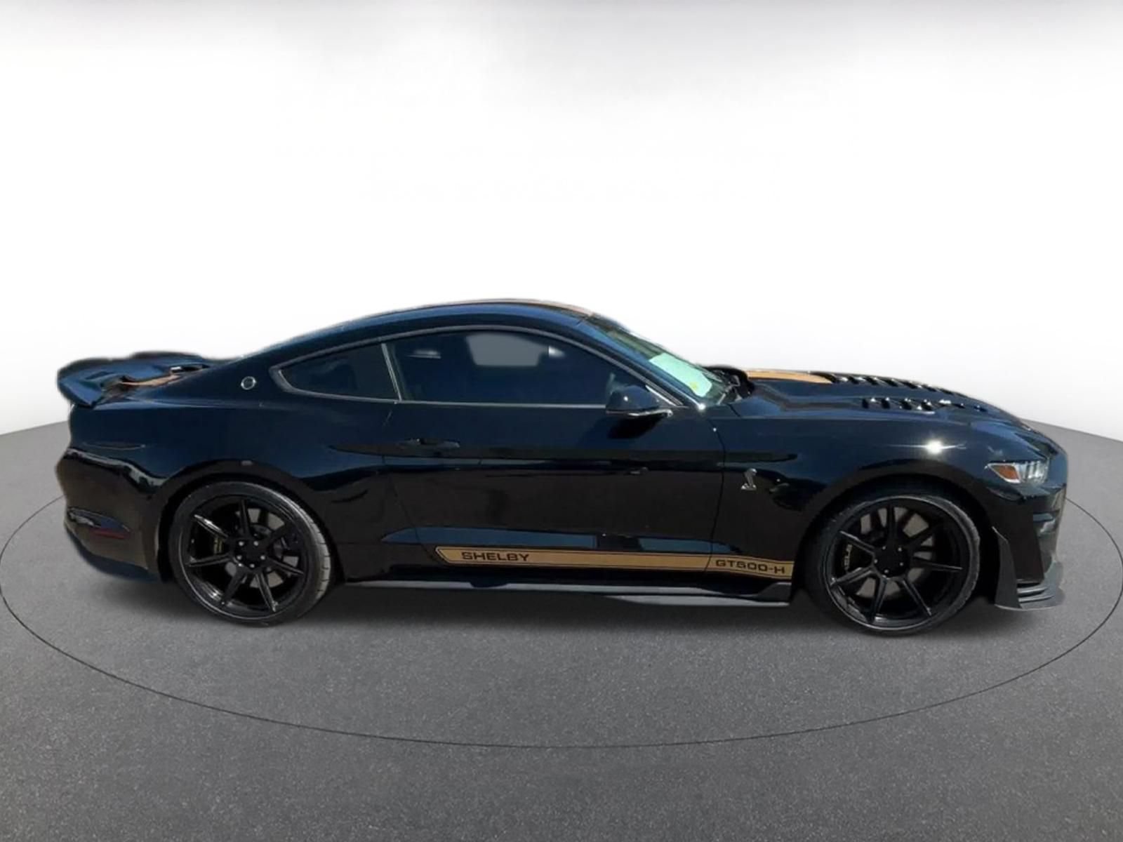 Used 2022 Ford Mustang Shelby GT500 w/ Technology Package RWD image 15