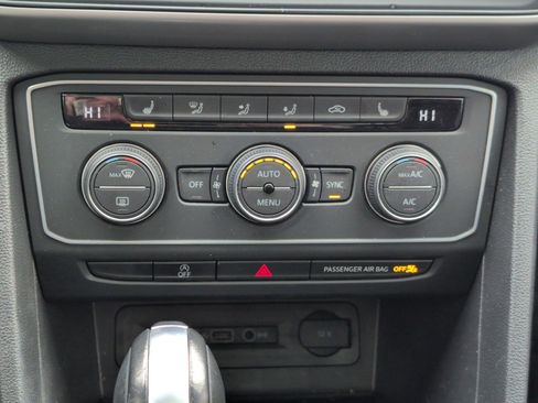 Used 2020 Volkswagen Atlas Cross Sport SE w/ Panoramic Sunroof Package image 22