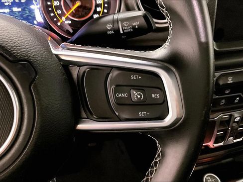Used 2019 Jeep Wrangler Unlimited Sahara AWD/4WD image 12