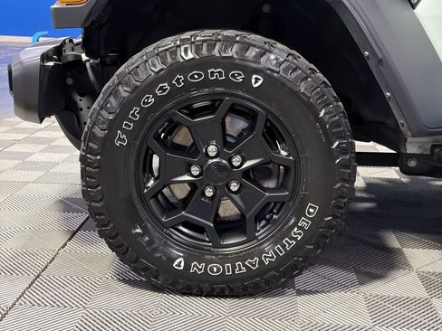 Used 2023 Jeep Wrangler Unlimited w/ Cold Weather Group AWD/4WD image 16