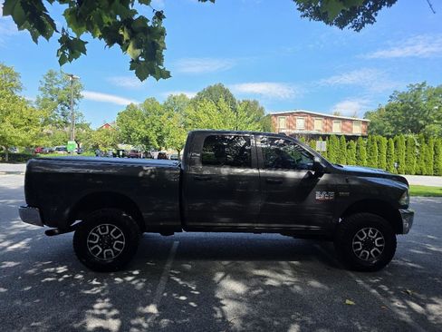 Used 2016 RAM 2500 Tradesman w/ Chrome Appearance Group AWD/4WD image 7