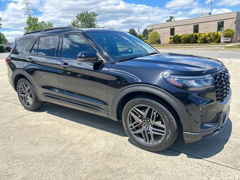 Used 2025 Ford Explorer ST w/ Sun And Sound Package RWD image 9