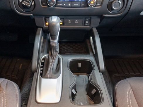 Used 2025 Nissan Frontier SV w/ SV Convenience Package image 17