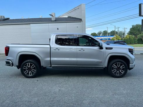 Used 2022 GMC Sierra 1500 AT4 w/ AT4 Premium Package AWD/4WD image 3