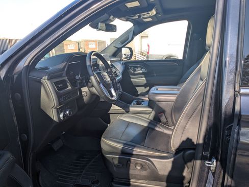 Used 2023 GMC Yukon SLT w/ SLT Premium Package image 15