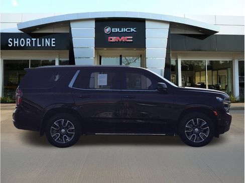 Used 2022 Chevrolet Tahoe LT w/ LT Signature Plus Package AWD/4WD image 2