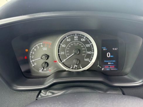 Used 2021 Toyota Corolla LE image 12