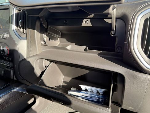 Used 2022 Chevrolet Silverado 1500 LTZ w/ Technology Package image 31