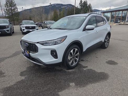 Certified 2025 Ford Escape Platinum AWD/4WD image 2