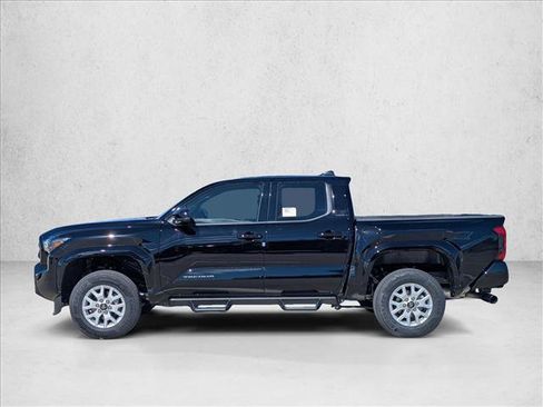 Used 2025 Toyota Tacoma SR5 AWD/4WD image 5
