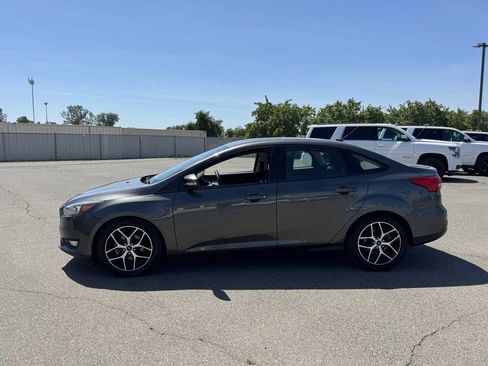 Used 2018 Ford Focus SEL FWD image 6