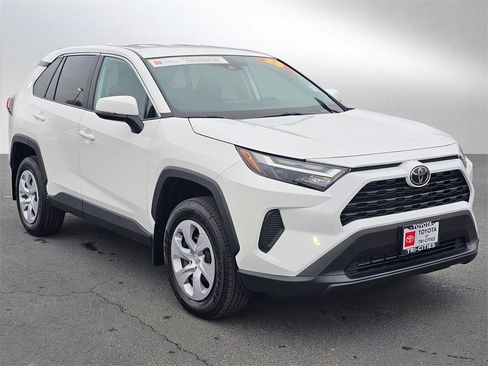 Used 2025 Toyota RAV4 LE image 7