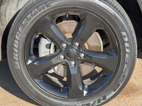 Used 2021 Jeep Grand Cherokee L Laredo image 10